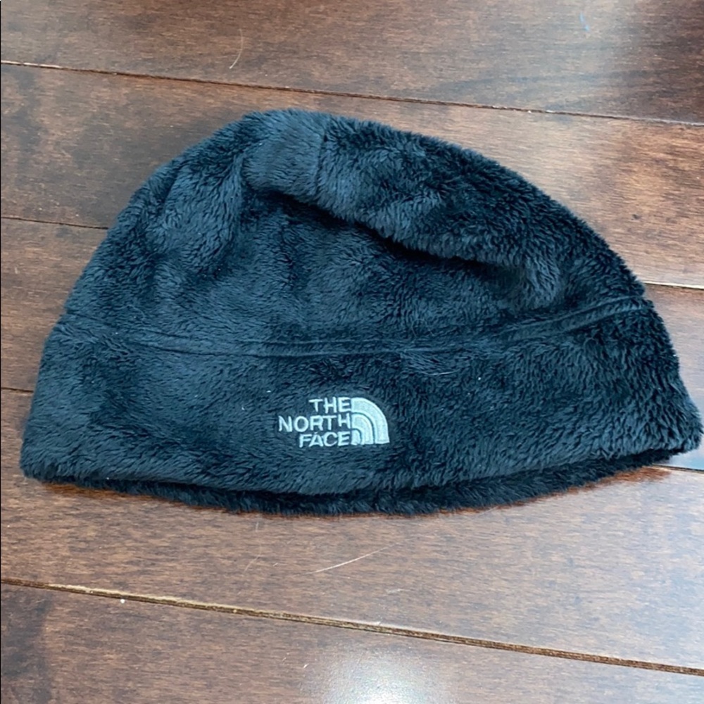 Black North Face hat